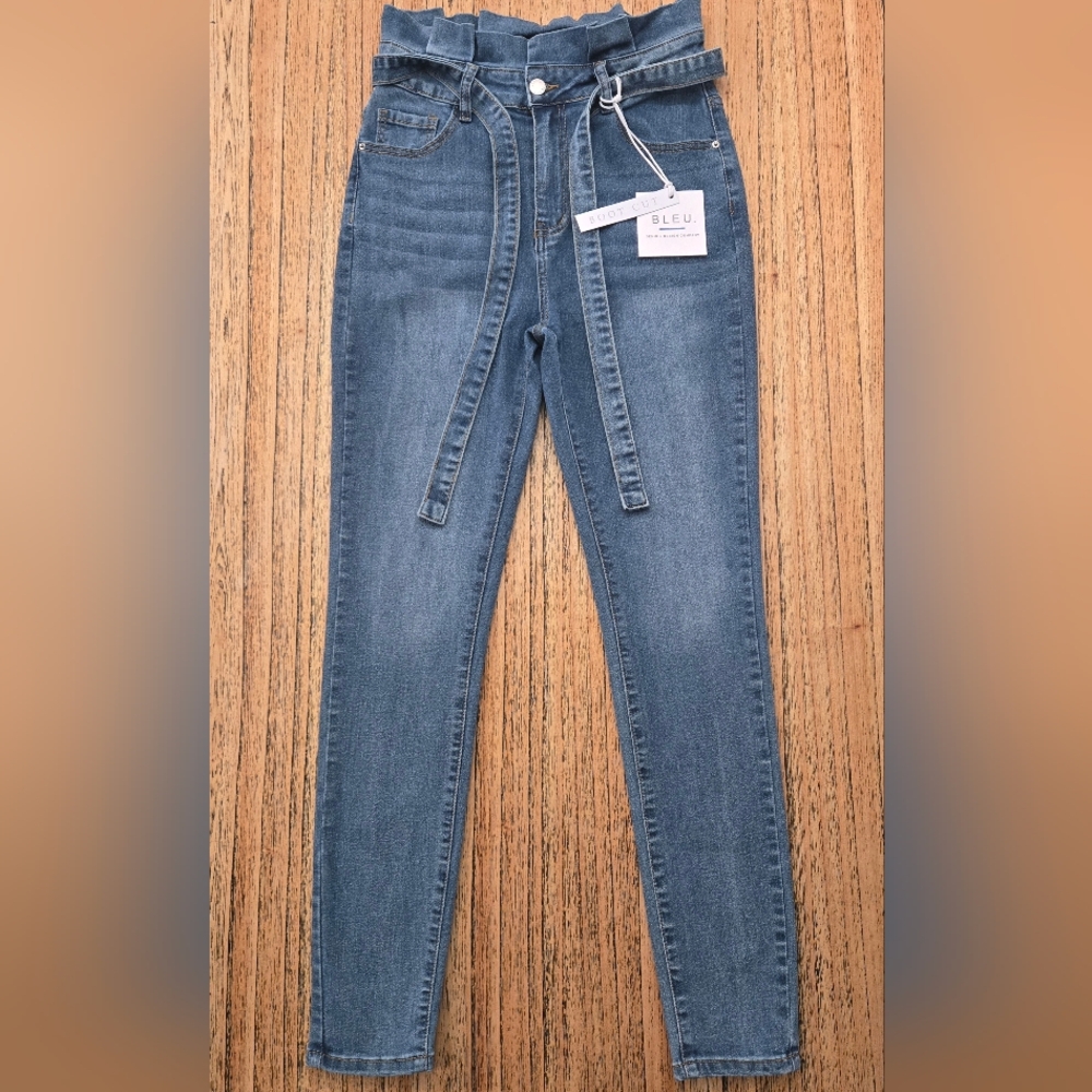 Bleu Womens Boot Cut Jeans Size Small (4) With Belt And Ruffled Top. New W/ Tags